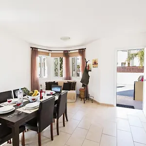 Nancy Villa